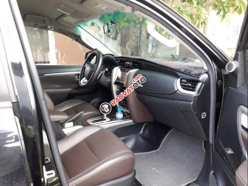 Cần bán lại xe Toyota Fortuner 4x4AT đời 2017, màu đen, xe đẹp, đầy đủ đồ chơi-2