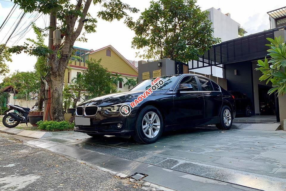 Cần Bán BMW 320i màu đen 2017, ĐK 2018, xe rất mới-0