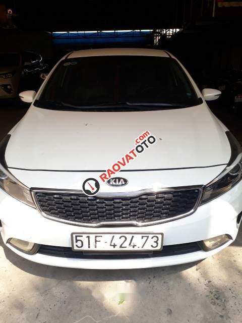 Bán Kia Cerato MT đời 2016, màu trắng chính chủ, giá tốt-0