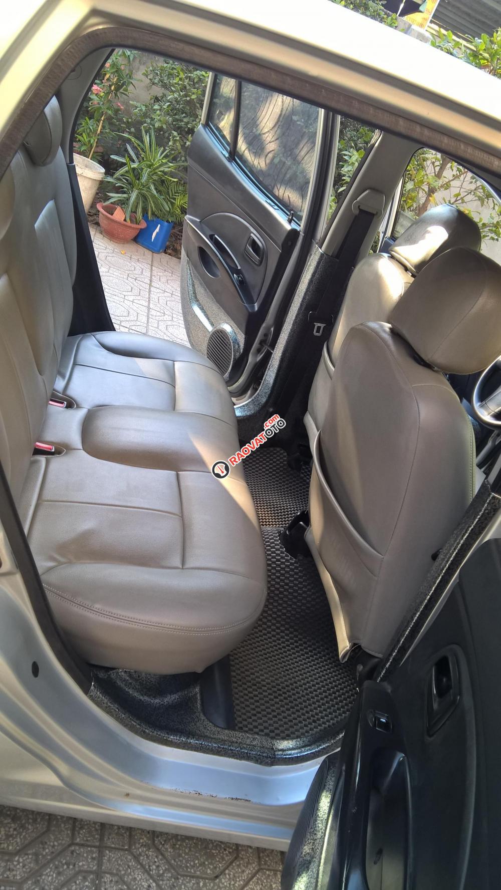 Bán Kia Morning màu bạc đời 2011 số tay MT, xe còn cứng-9