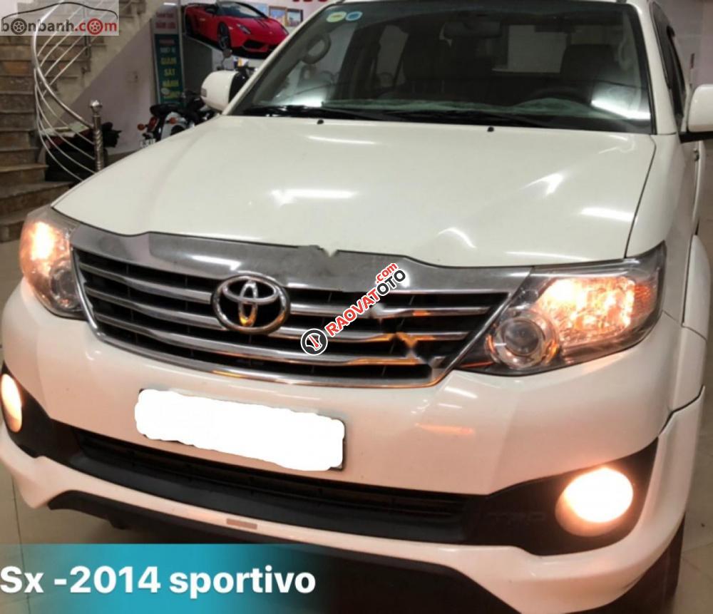 Bán Toyota Fortuner V Sportivo 4x2 AT màu trắng, số tự động, máy xăng sản xuất năm 2014-2