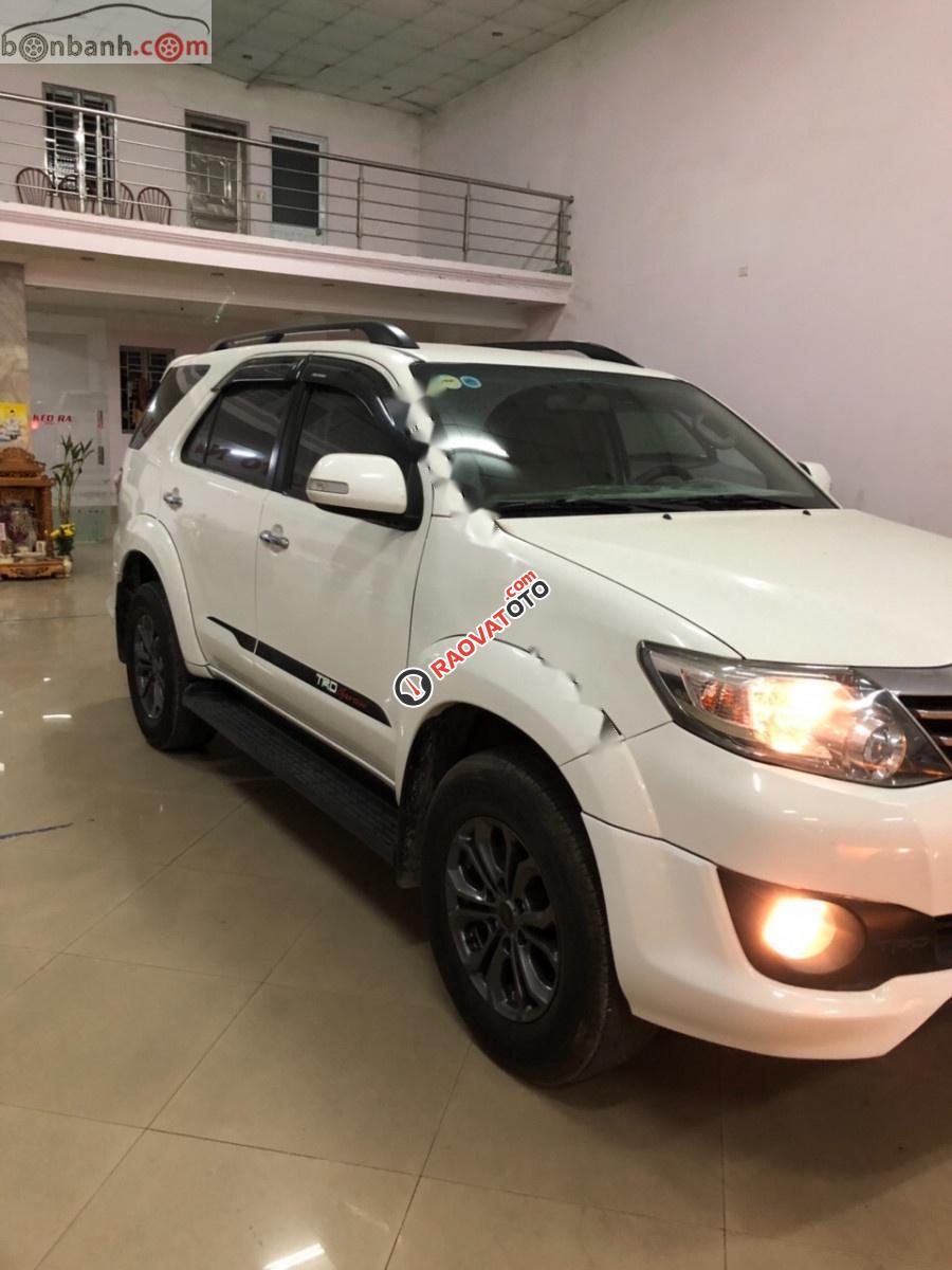 Bán Toyota Fortuner V Sportivo 4x2 AT màu trắng, số tự động, máy xăng sản xuất năm 2014-4