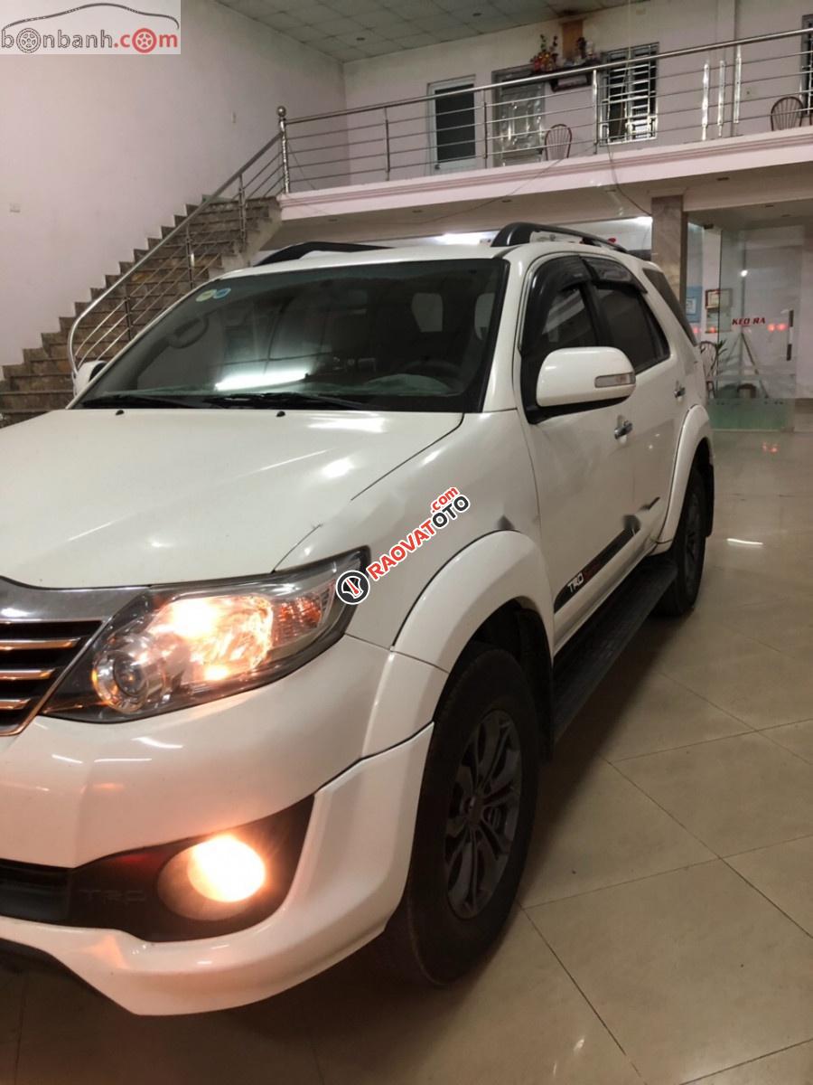 Bán Toyota Fortuner V Sportivo 4x2 AT màu trắng, số tự động, máy xăng sản xuất năm 2014-0