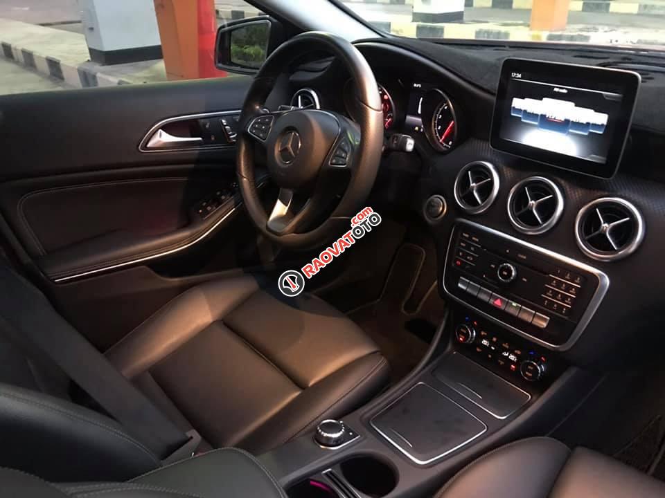 Cần bán xe Mercedes A200 Sx 2017 màu đỏ rất đẹp-8