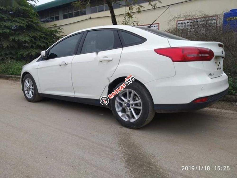 Bán Ford Focus Trend sản xuất 2017 màu trắng, nội ngoại thất đẹp, gầm bệ chắc chắn-2