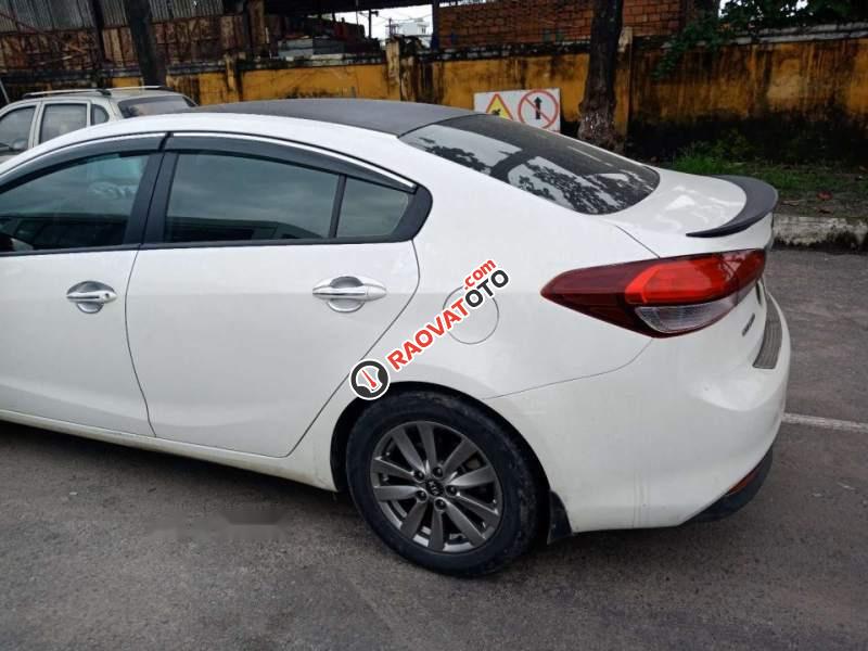 Bán xe Kia Cerato MT đời 2017, màu trắng như mới giá cạnh tranh-2