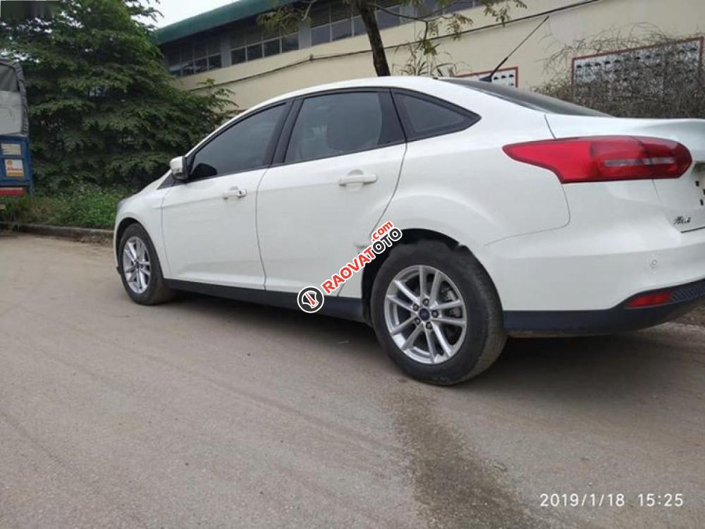 Bán Ford Focus Trend sản xuất 2017 màu trắng, nội ngoại thất đẹp, gầm bệ chắc chắn-0