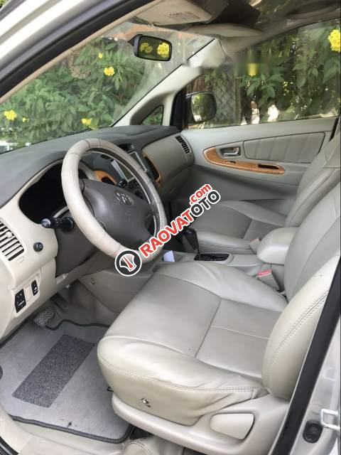 Bán ô tô Toyota Innova 2.0V 2009, màu bạc, xe gia đình giá cạnh tranh-3