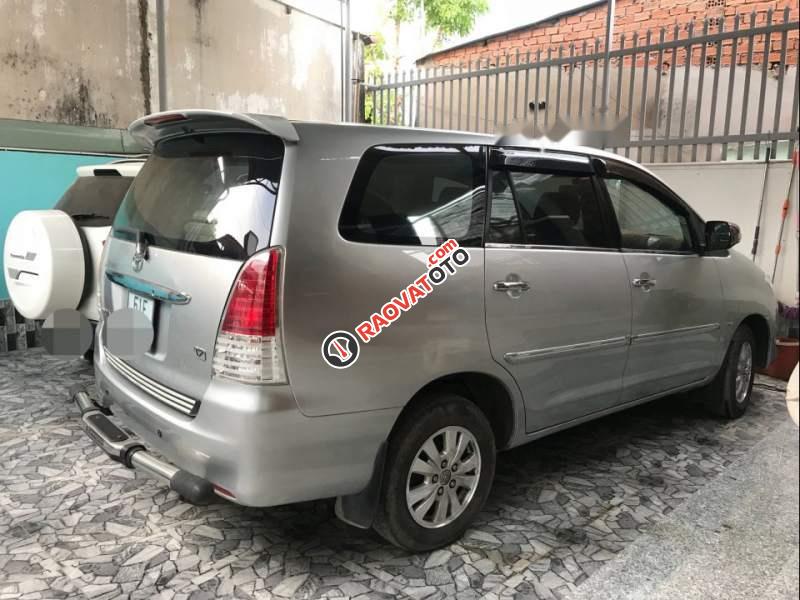 Bán ô tô Toyota Innova 2.0V 2009, màu bạc, xe gia đình giá cạnh tranh-1