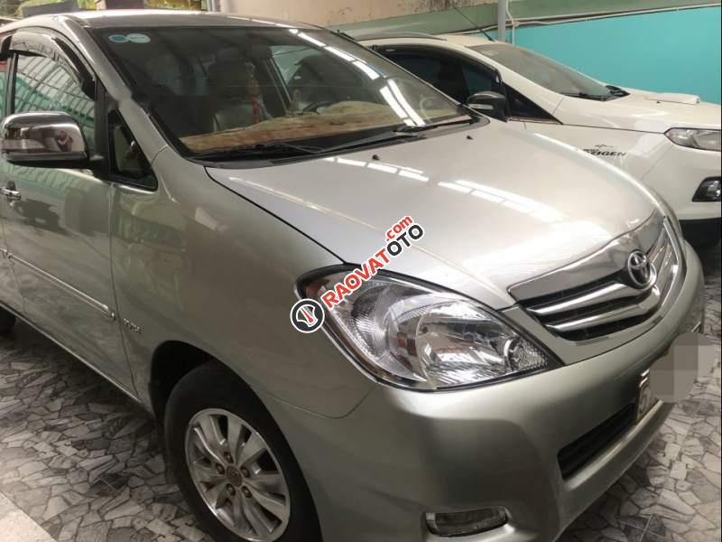 Bán ô tô Toyota Innova 2.0V 2009, màu bạc, xe gia đình giá cạnh tranh-2