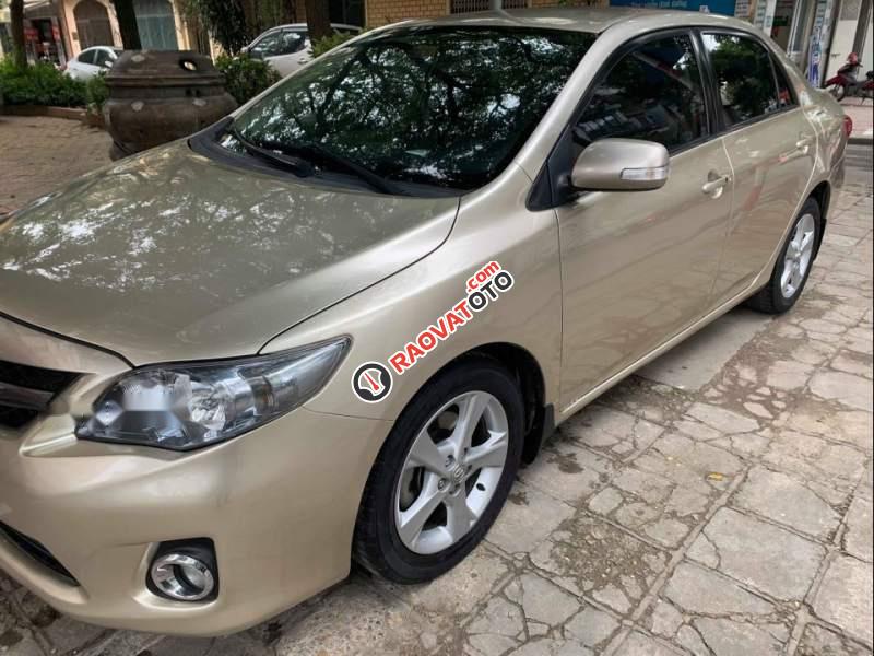 Cần bán gấp Toyota Corolla altis 2.0 AT năm sản xuất 2012, màu vàng chính chủ, giá tốt-1