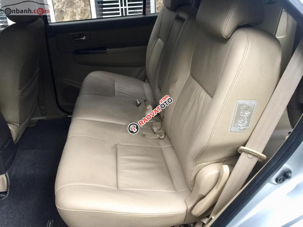 Cần bán gấp Toyota Fortuner 2.7V 4x4 AT đời 2013, xe màu bạc-8