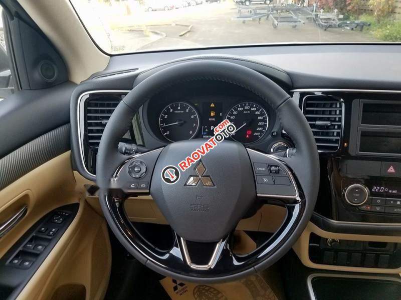 Cần bán xe Mitsubishi Outlander 2.0 CVT năm 2017, màu trắng, 805 triệu-4