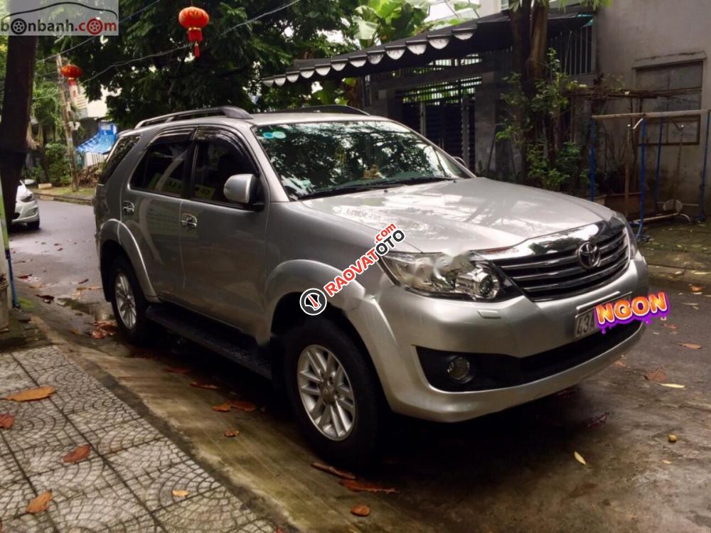 Cần bán gấp Toyota Fortuner 2.7V 4x4 AT đời 2013, xe màu bạc-6