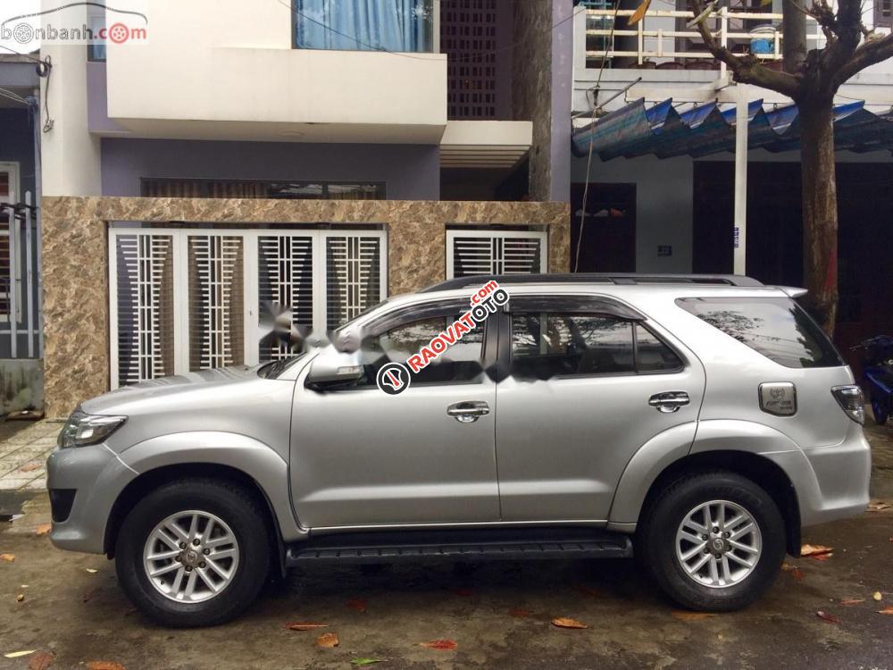 Cần bán gấp Toyota Fortuner 2.7V 4x4 AT đời 2013, xe màu bạc-3