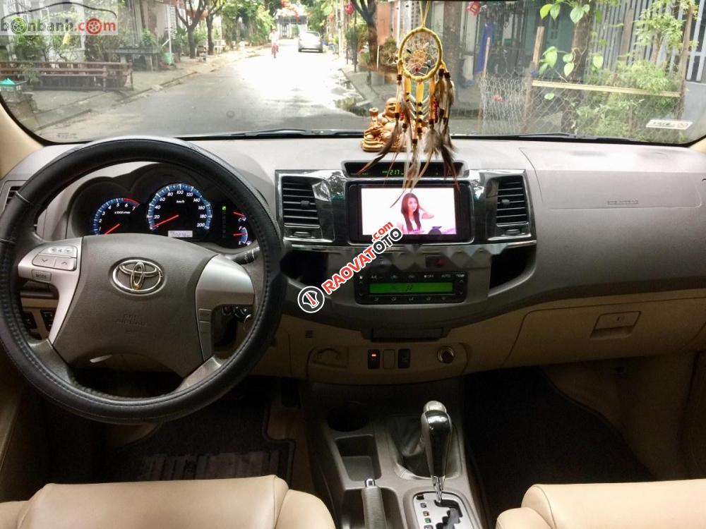 Cần bán gấp Toyota Fortuner 2.7V 4x4 AT đời 2013, xe màu bạc-2