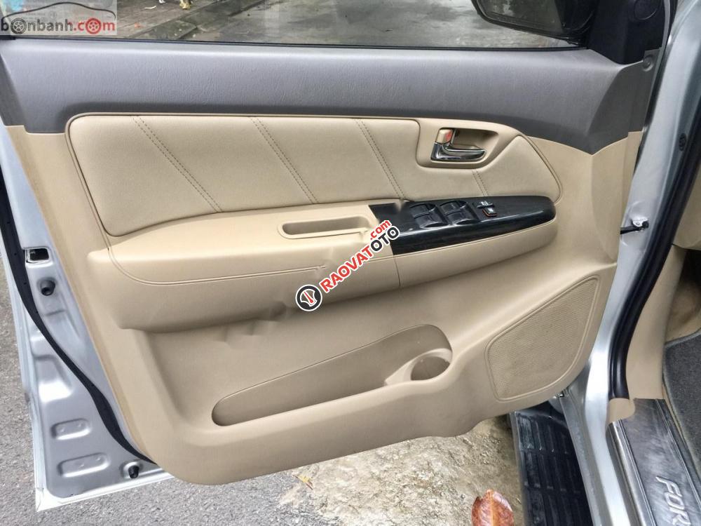 Cần bán gấp Toyota Fortuner 2.7V 4x4 AT đời 2013, xe màu bạc-5