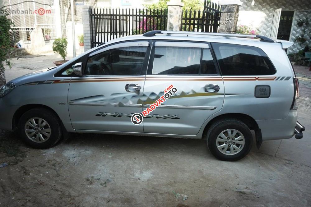 Bán xe Toyota Innova J đời 2009, màu bạc, xe gia đình, giá tốt-6