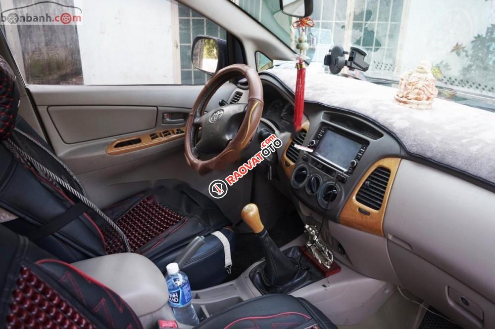 Bán xe Toyota Innova J đời 2009, màu bạc, xe gia đình, giá tốt-4