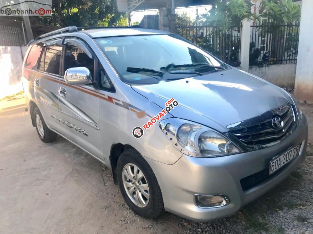 Bán xe Toyota Innova J đời 2009, màu bạc, xe gia đình, giá tốt-9