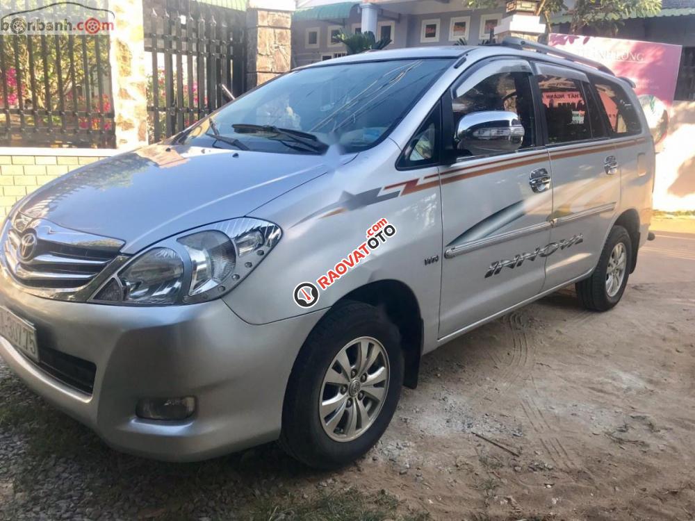 Bán xe Toyota Innova J đời 2009, màu bạc, xe gia đình, giá tốt-7