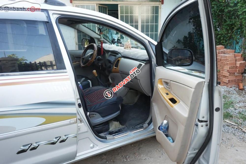 Bán xe Toyota Innova J đời 2009, màu bạc, xe gia đình, giá tốt-1