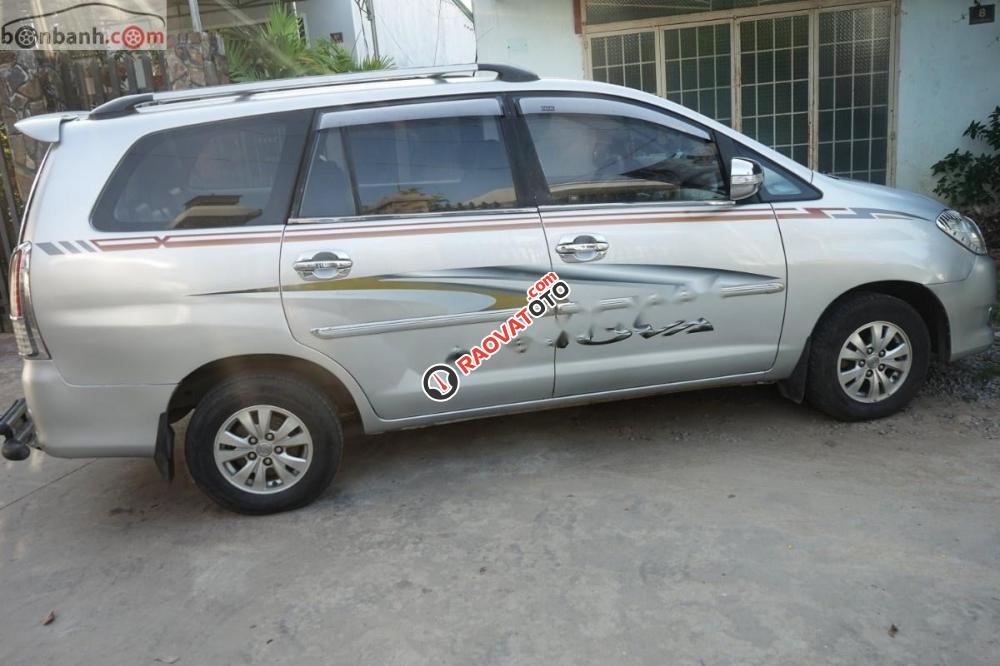 Bán xe Toyota Innova J đời 2009, màu bạc, xe gia đình, giá tốt-2