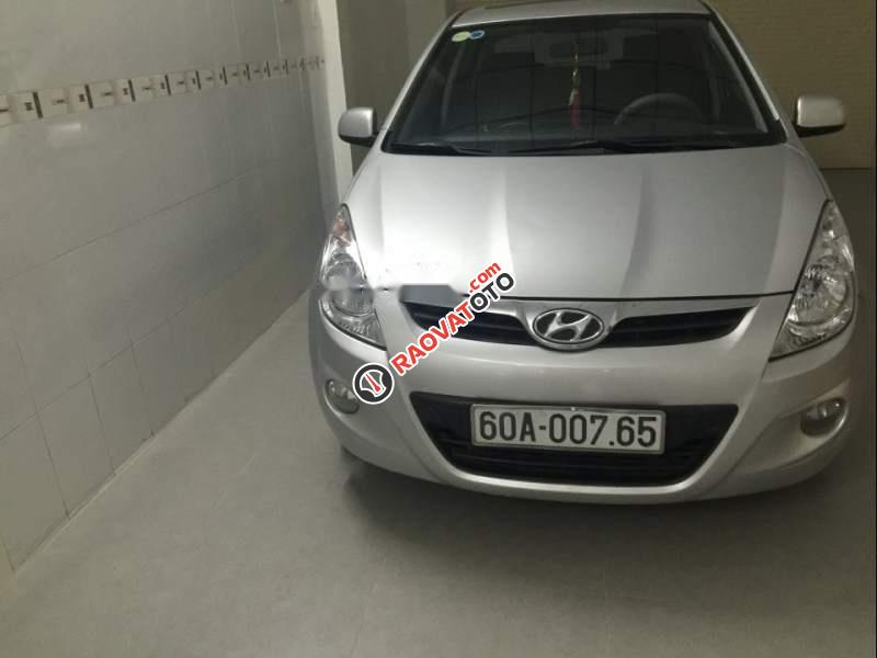 Cần bán gấp Hyundai i20 AT năm 2010, màu bạc, nhập khẩu nguyên chiếc, giá cạnh tranh-1