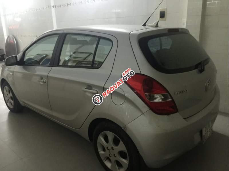Cần bán gấp Hyundai i20 AT năm 2010, màu bạc, nhập khẩu nguyên chiếc, giá cạnh tranh-3