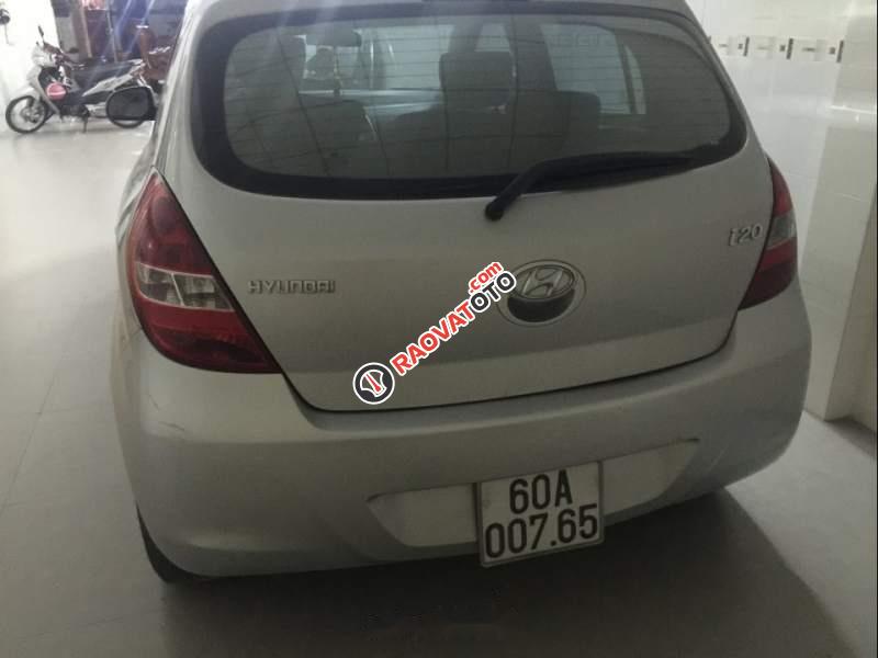 Cần bán gấp Hyundai i20 AT năm 2010, màu bạc, nhập khẩu nguyên chiếc, giá cạnh tranh-2