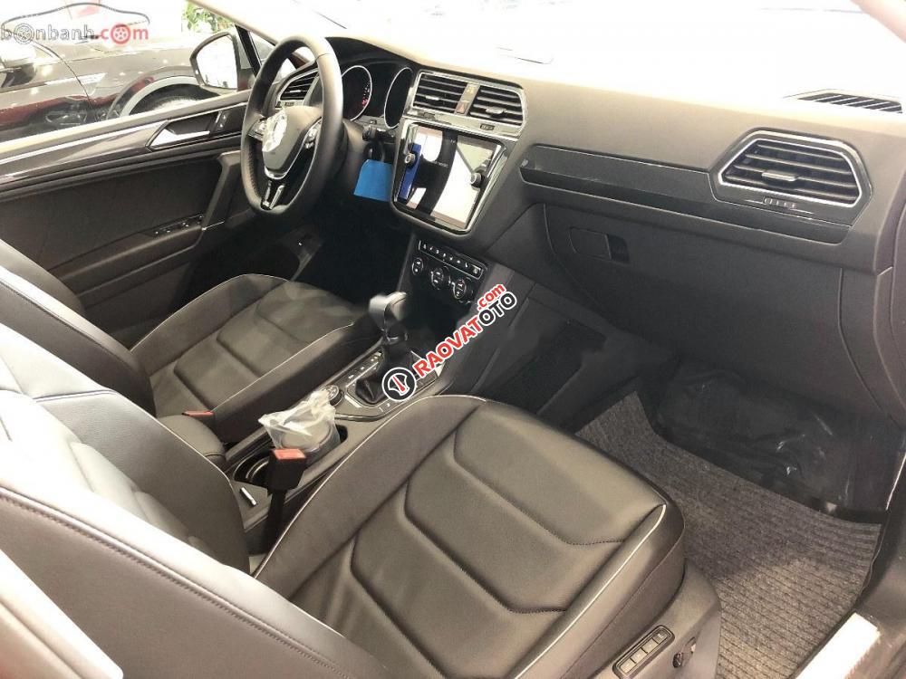 Bán Volkswagen Tiguan AllSpace 2019 - SUV Đức 7 chỗ, nhập khẩu nguyên chiếc mạnh mẽ, hiện đại-4