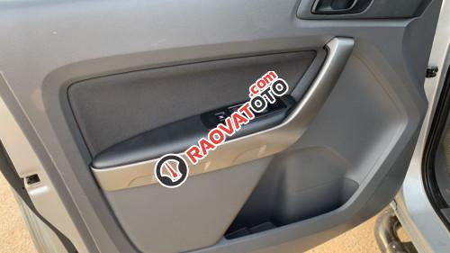 Bán Ford Ranger XLS AT năm 2014, màu bạc như mới-4