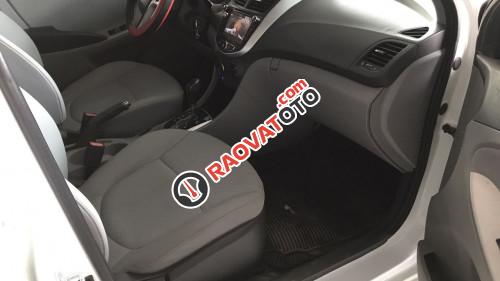 Bán Hyundai Accent 1.4 AT đời 2013, màu trắng chính chủ-6
