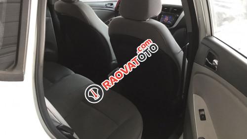 Bán Hyundai Accent 1.4 AT đời 2013, màu trắng chính chủ-7
