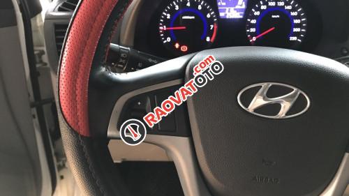 Bán Hyundai Accent 1.4 AT đời 2013, màu trắng chính chủ-3
