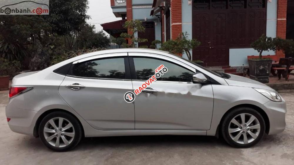 Bán Hyundai Accent Blue 2013, 1.4AT, màu bạc, nhập khẩu, xe chính chủ, bảo hiểm dài hạn-6