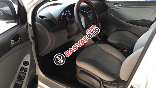 Bán Hyundai Accent 1.4 AT đời 2013, màu trắng chính chủ-1