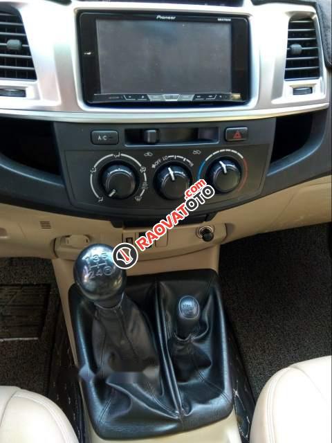 Cần bán xe Toyota Hilux 3.0G đời 2014, màu bạc, nhập khẩu chính chủ, giá tốt-1