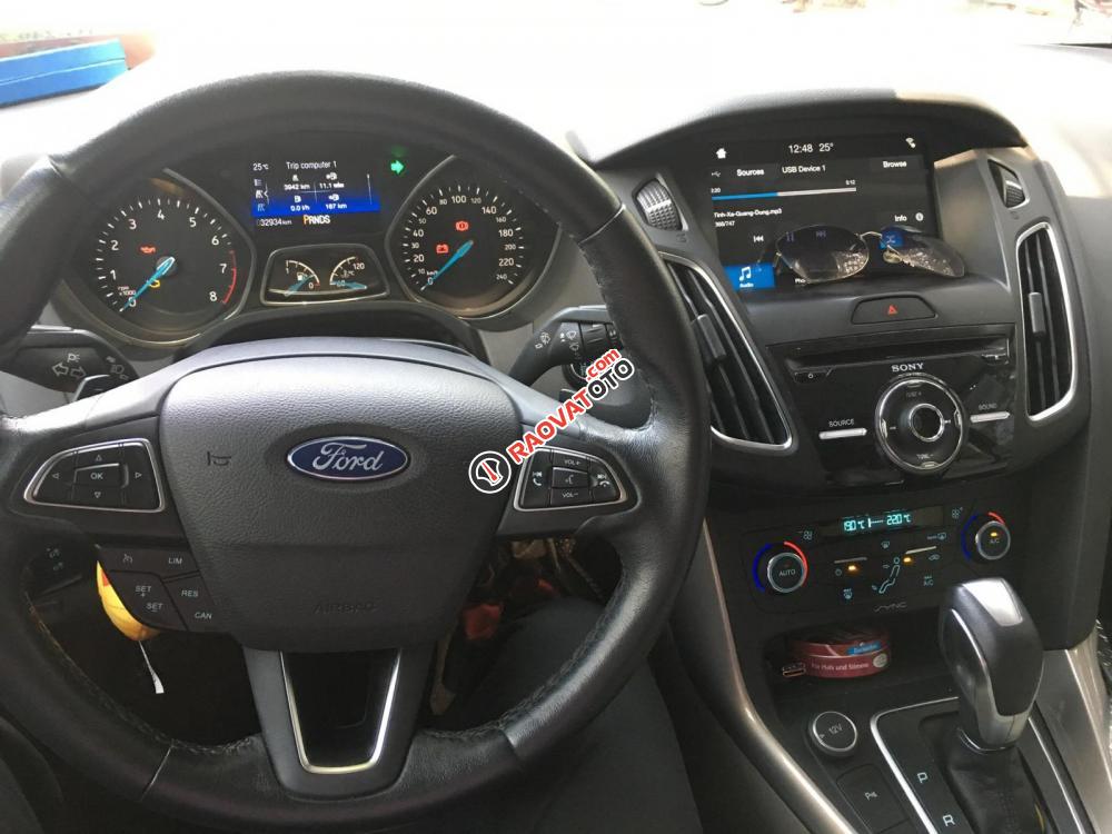 Cần bán Ford Focus đời 2016 màu đỏ giá tốt-2