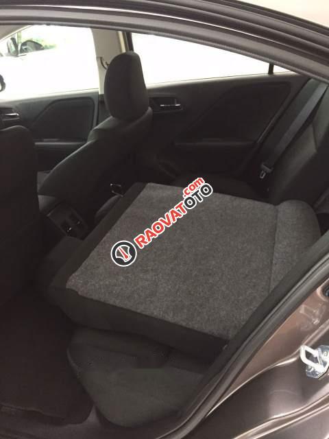 Cần bán Honda City 1.5 CVT năm sản xuất 2017, màu xám, giá 559tr-3