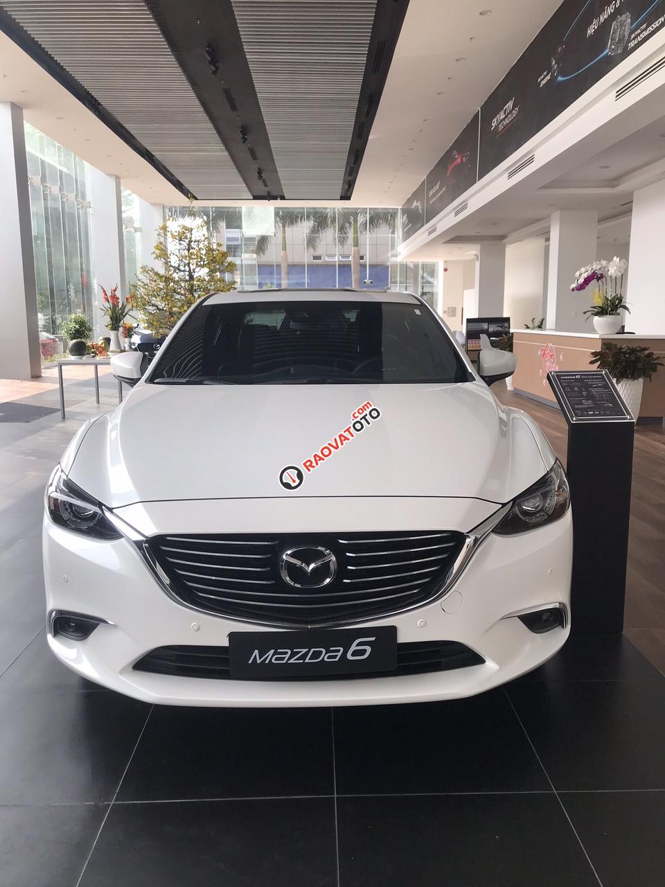 Mazda 6 2.0 Premium, vay 85%Trả trước 240tr lấy xe-0