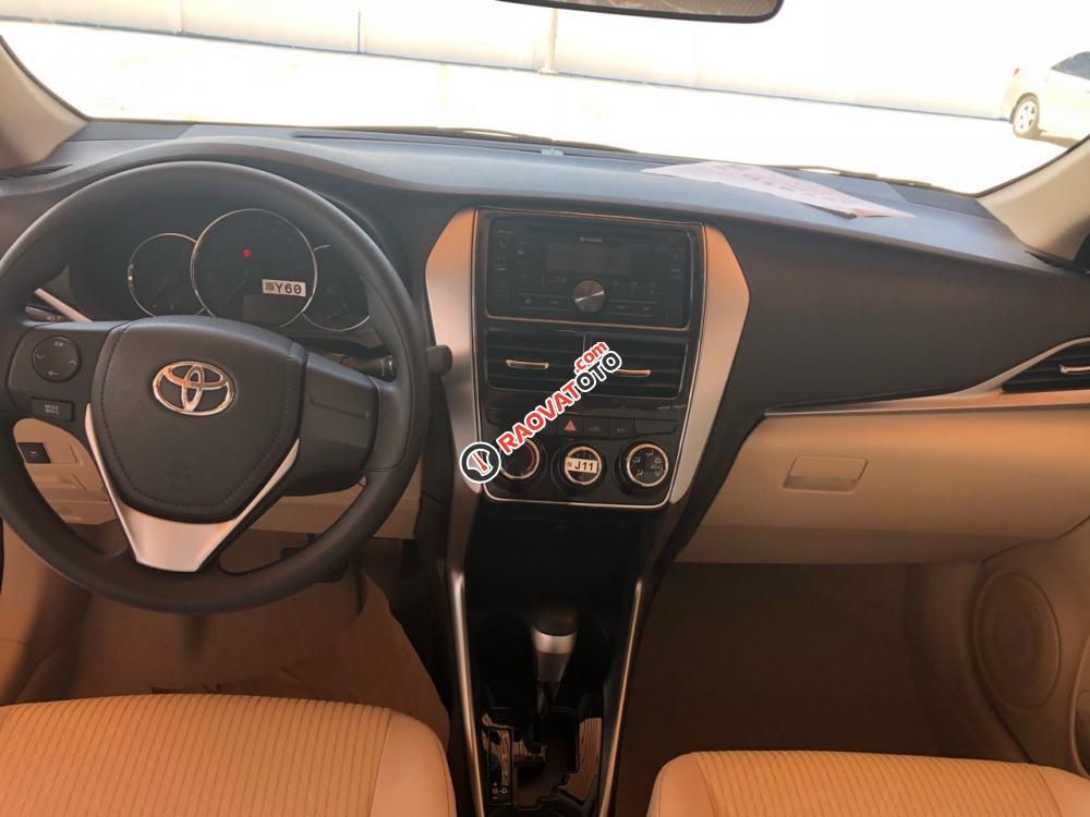 Bán xe Toyota Vios 1.5E số sàn đời 2018, màu bạc giá cạnh tranh-1