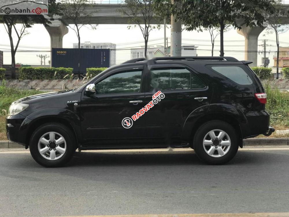 Cần bán xe Toyota Fortuner 2.7V AT 2010, màu đen-1