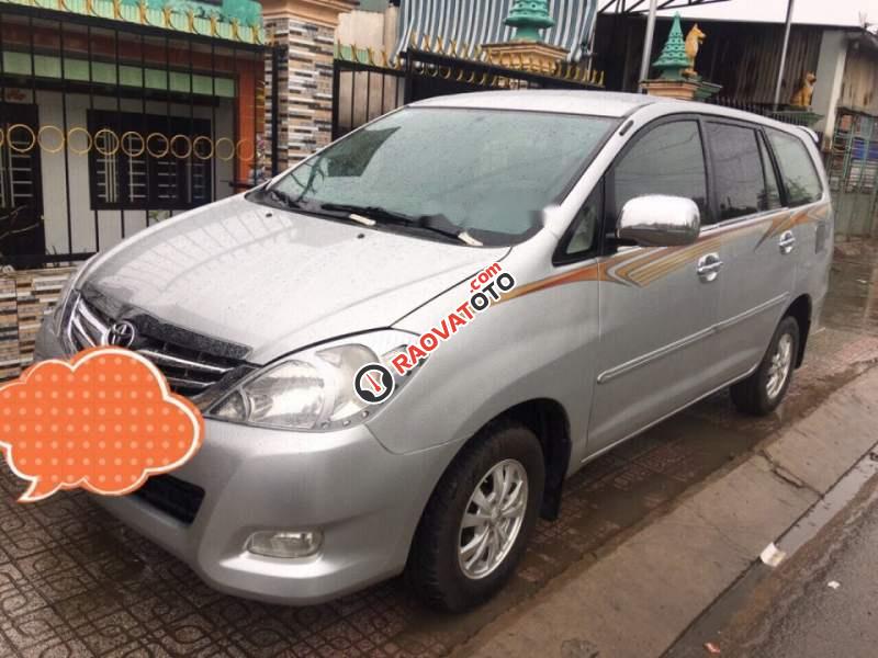 Bán lại xe Toyota Innova J sản xuất năm 2009, màu bạc xe gia đình-1