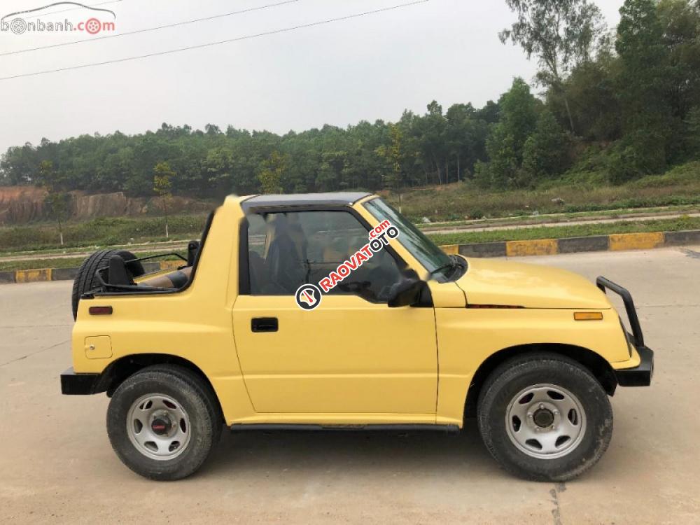 Cần bán Chevrolet Tracker sản xuất 1993, màu vàng, nhập khẩu-1