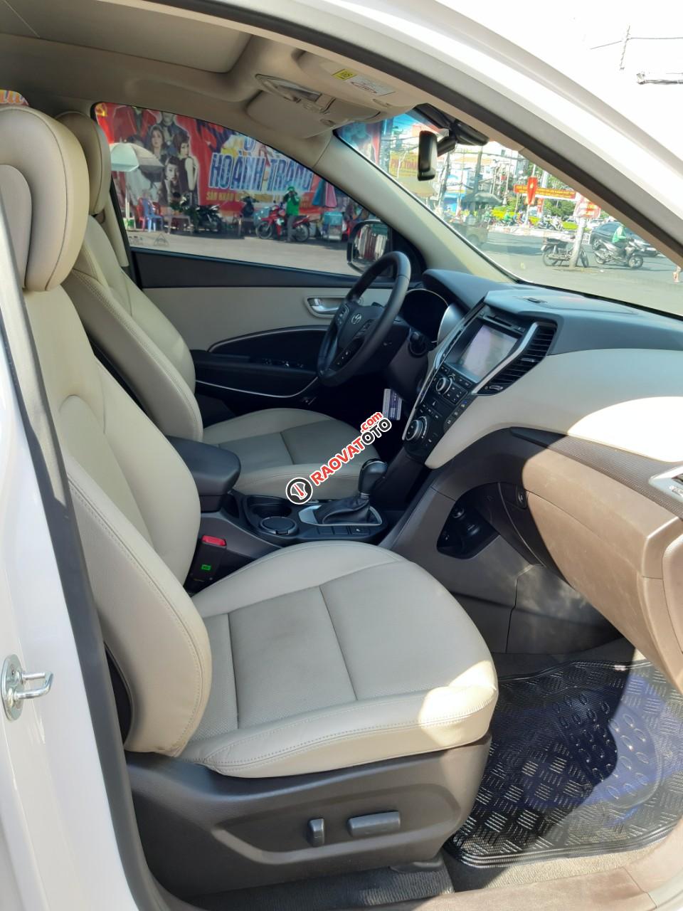 Hyundai Santa Fe CRDi model 2017, màu trắng, nhập khẩu còn mới toanh, full option loại cao cấp nhất, 1tỷ 65tr-17