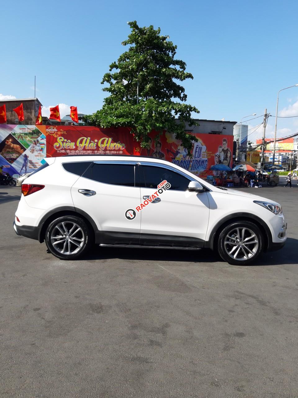 Hyundai Santa Fe CRDi model 2017, màu trắng, nhập khẩu còn mới toanh, full option loại cao cấp nhất, 1tỷ 65tr-0