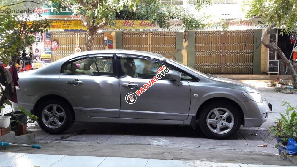 Cần bán Honda Civic 1.8 AT năm sản xuất 2006, màu bạc xe gia đình-1