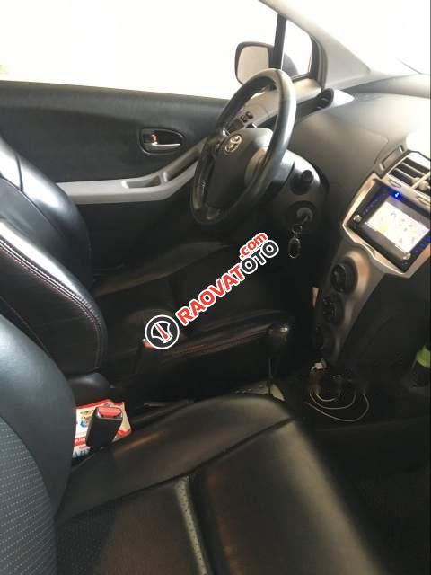 Cần bán gấp Toyota Yaris AT đời 2011, màu đỏ, xe đẹp như mới-1