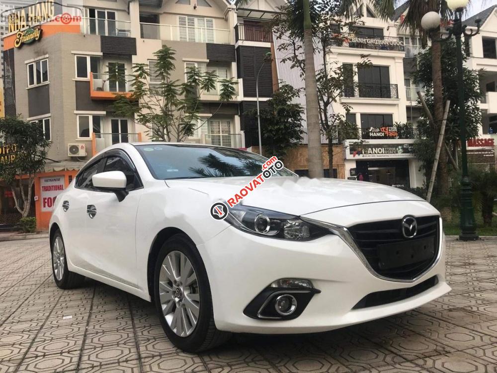 Cần bán Mazda 3 1.5 sản xuất năm 2015, màu trắng, giá 596tr-5